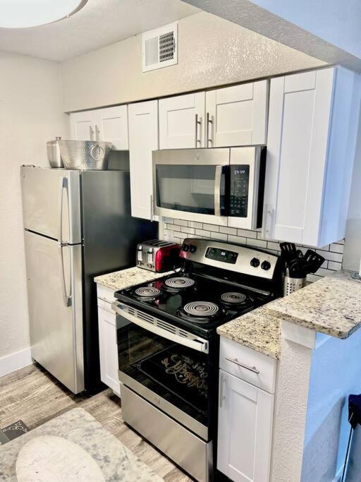 Lovely 2-Bedroom Condo Next To At&T Stadium Arlington Exterior photo