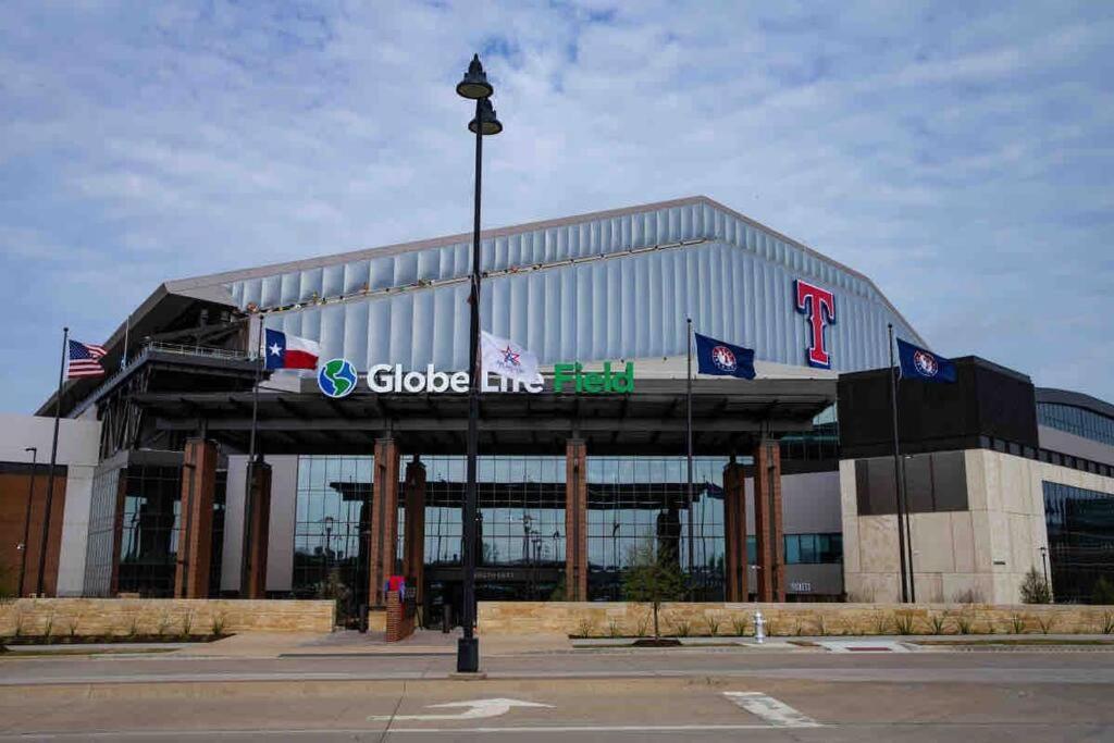 Lovely 2-Bedroom Condo Next To At&T Stadium Arlington Exterior photo