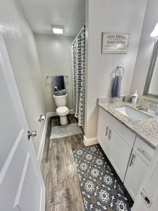 Lovely 2-Bedroom Condo Next To At&T Stadium Arlington Exterior photo